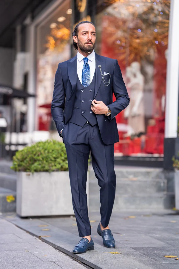Rustic Black Peak Lape Three Piece Suit for Men